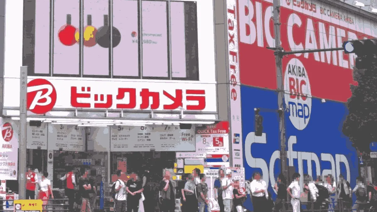 ビックカメラ AKIBAの店舗外観イメージ（イラスト風）