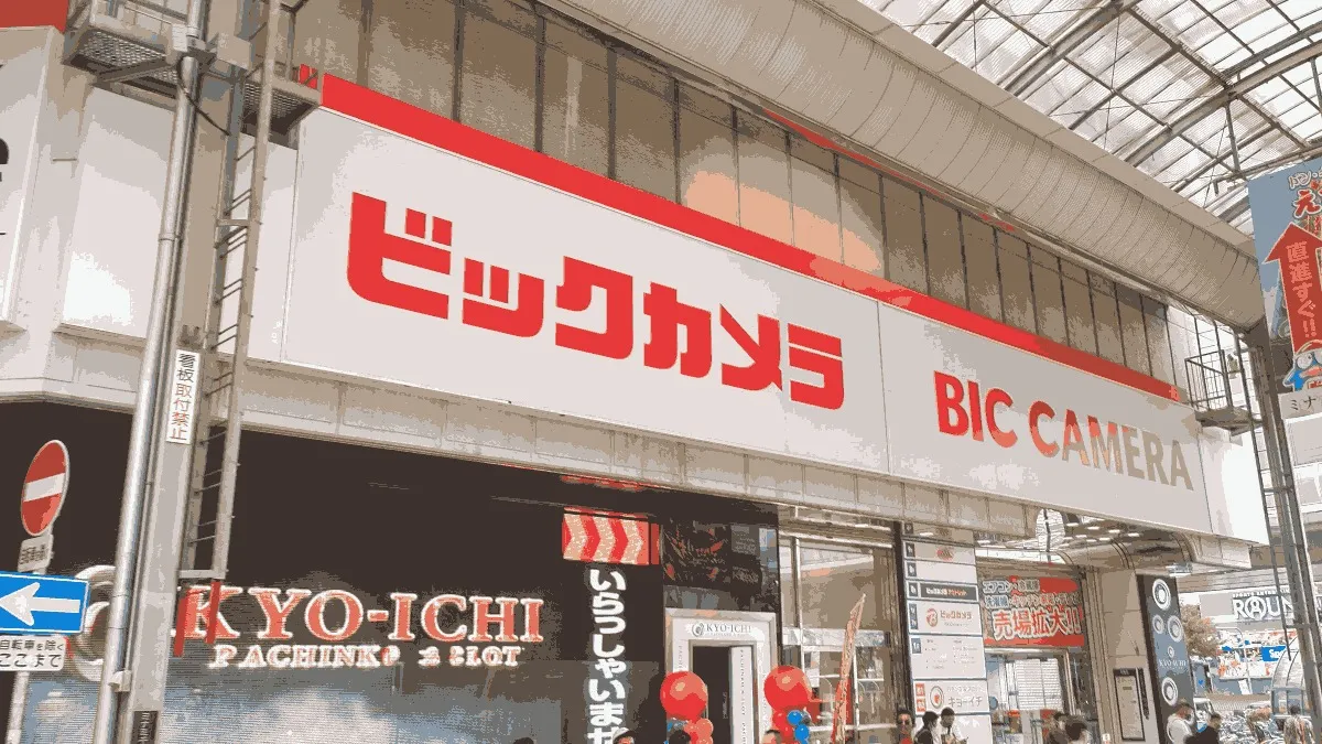 ビックカメラ なんば店の店舗外観イメージ（イラスト風）