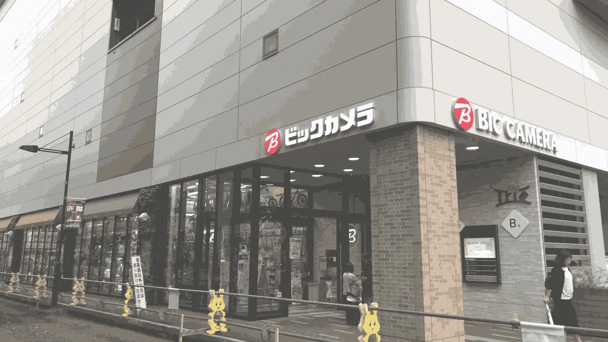 ビックカメラ 京王調布店の店舗外観イメージ（イラスト風）